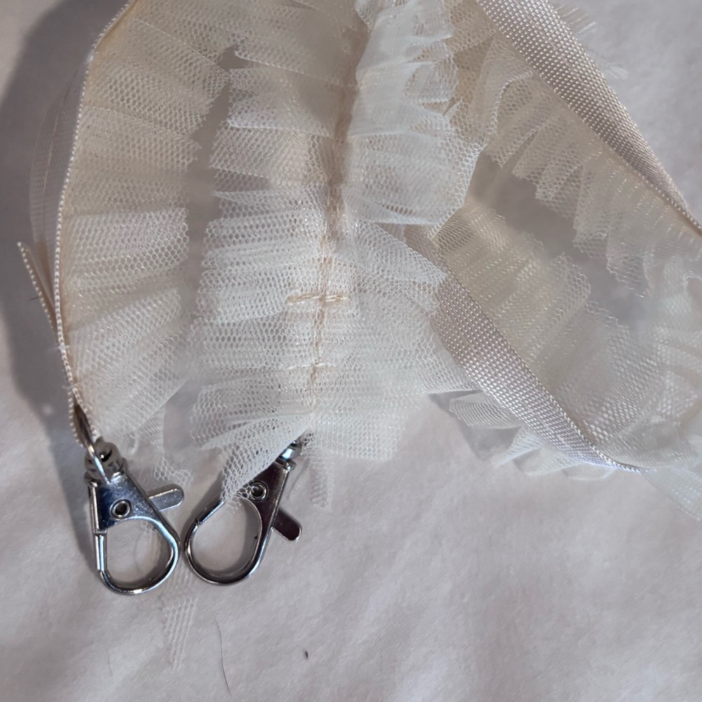 Delicate Ivory Ruffle Phone Strap with Dual Clips - Picture 3 of 4
